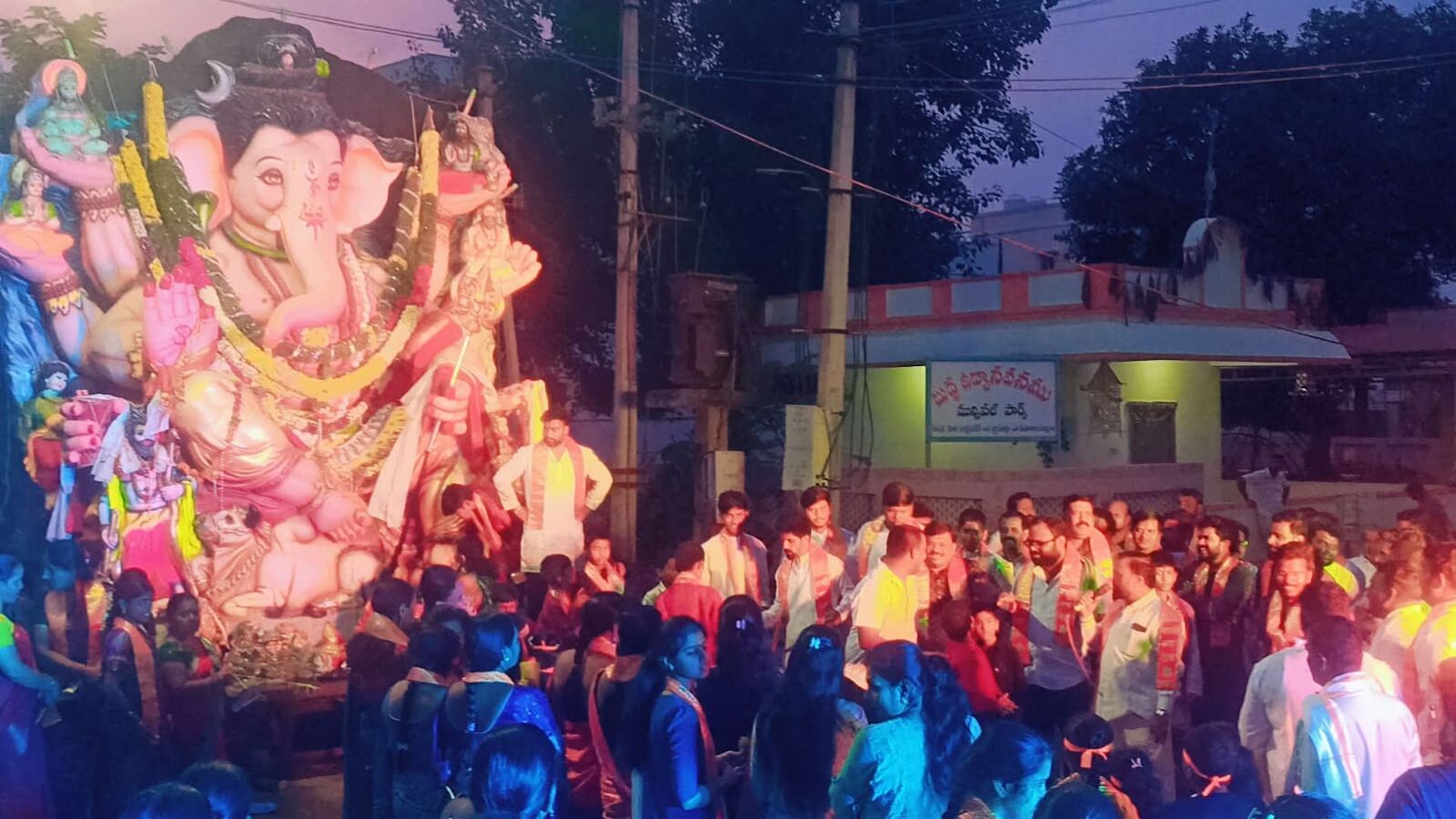 Colony Ganananadhudu Photo.jpeg